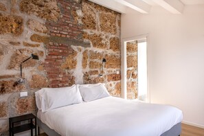 2 slaapkamers, een strijkplank/strijkijzer, gratis wifi, beddengoed