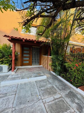 Exterior detail - Pok Ta Pok Beach Studio (Cancun)