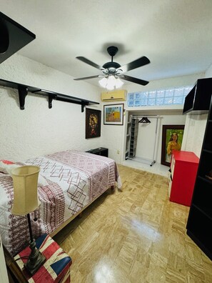 1 bedroom, free WiFi, bed sheets - Pok Ta Pok Beach Studio (Cancun)