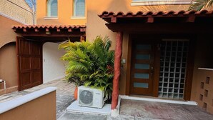 Exterior detail - Pok Ta Pok Beach Studio (Cancun)