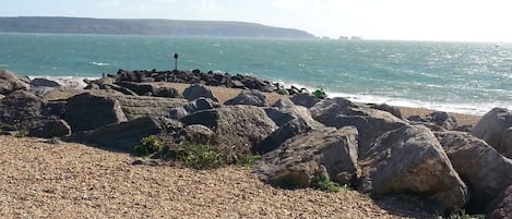 Beach nearby, sun-loungers, beach towels