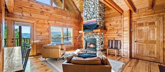 Stunning 7BD Lodge w/ Hot Tubs + MNTN VIEWS!