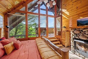 7 bedrooms, desk, iron/ironing board, free WiFi