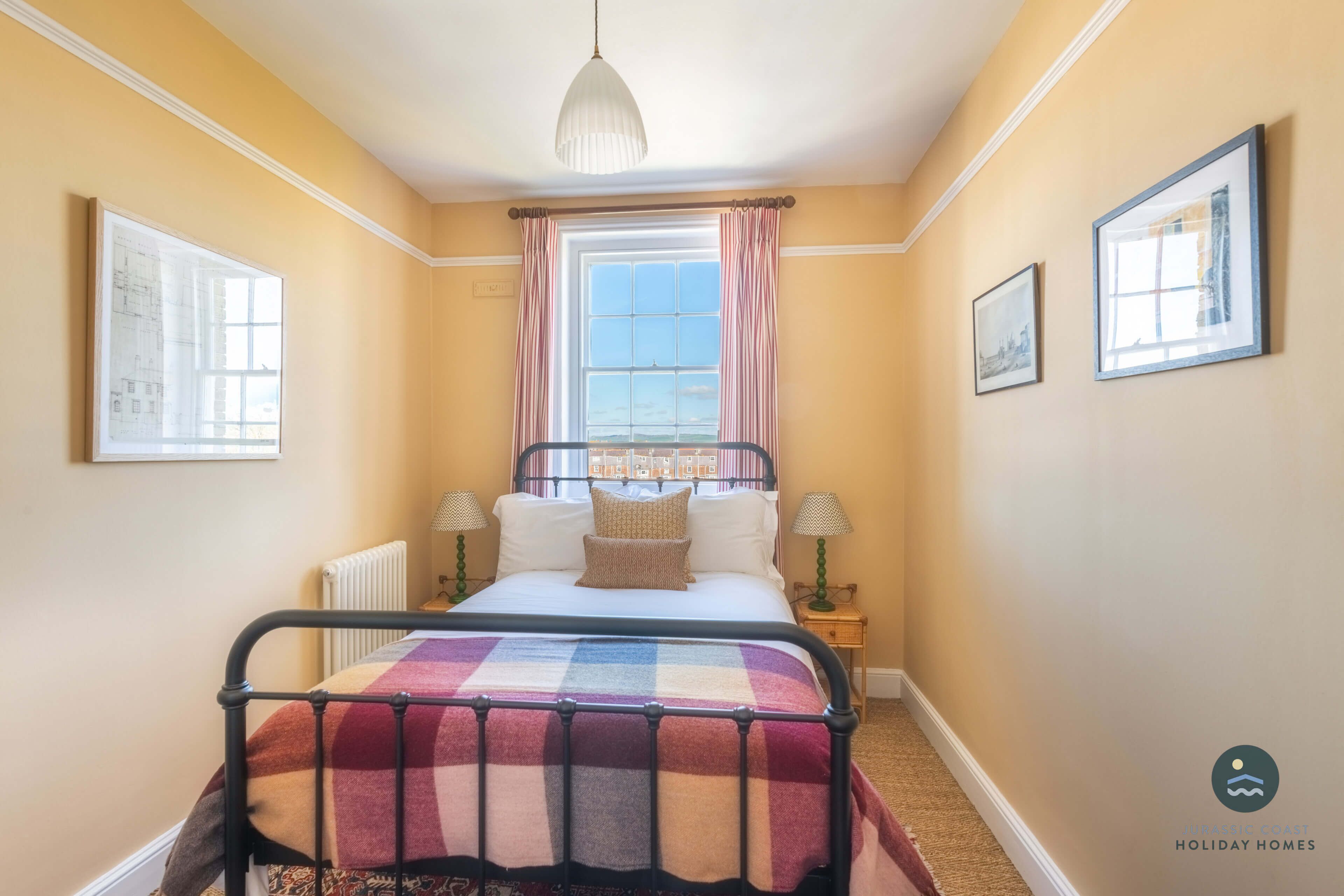 5 bedrooms, desk, iron/ironing board, travel crib