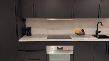 Familjelägenhet | Eget kök | Stort kylskåp, mikrovågsugn, ugn och spishäll