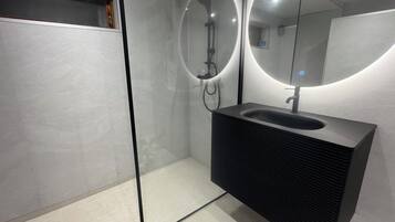 Family Apartment | Bathroom