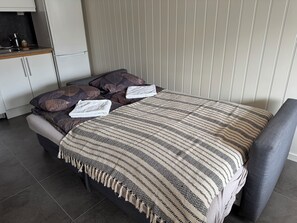 Familieleilighet | Skrivebord, blendingsgardiner, wi-fi (inkludert) og sengetøy