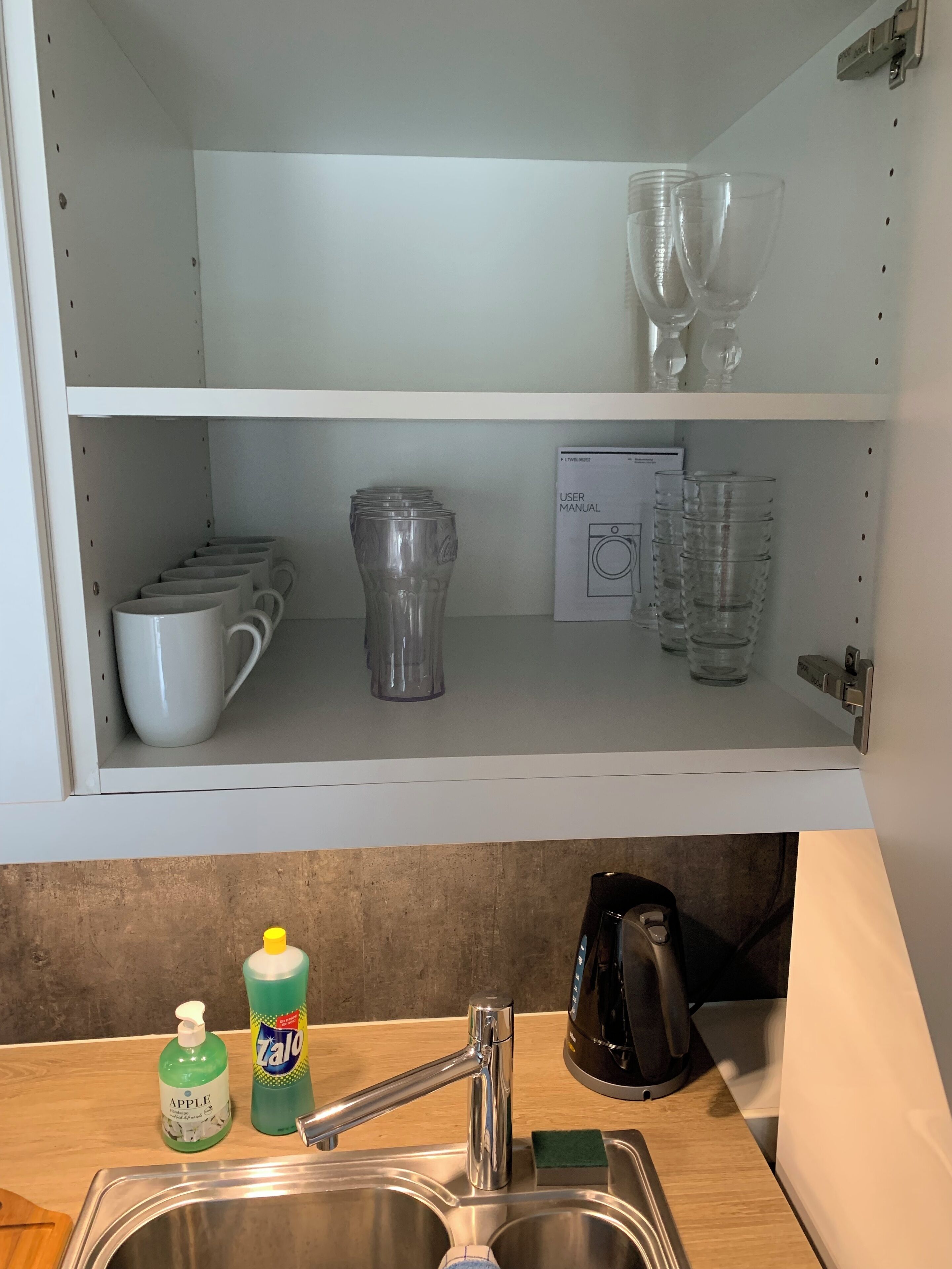 Departamento familiar | Cocina privada | Refrigerador con congelador, microondas, horno y parrilla de estufa 