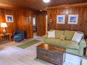Family Suite (2 BR) | Living area