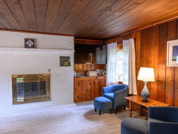 Family Suite (2 BR) | Living area | Flat-screen TV