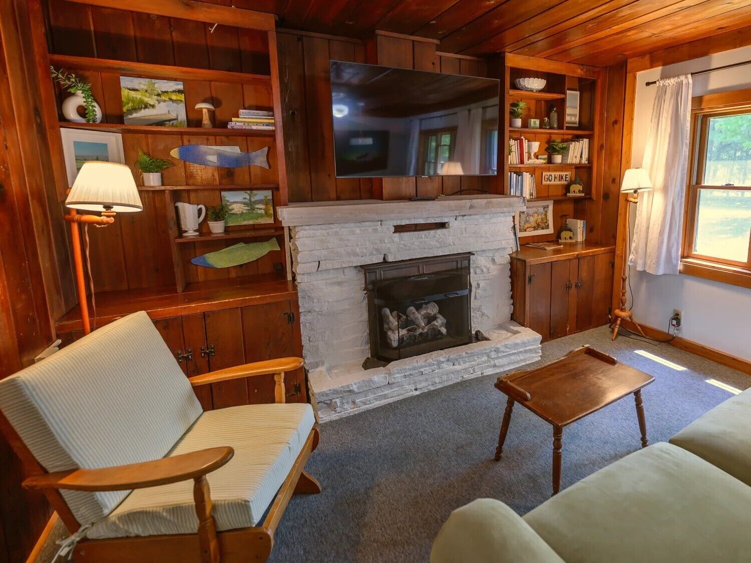 家庭套房 (1 BR) | 起居区 | 平板电视