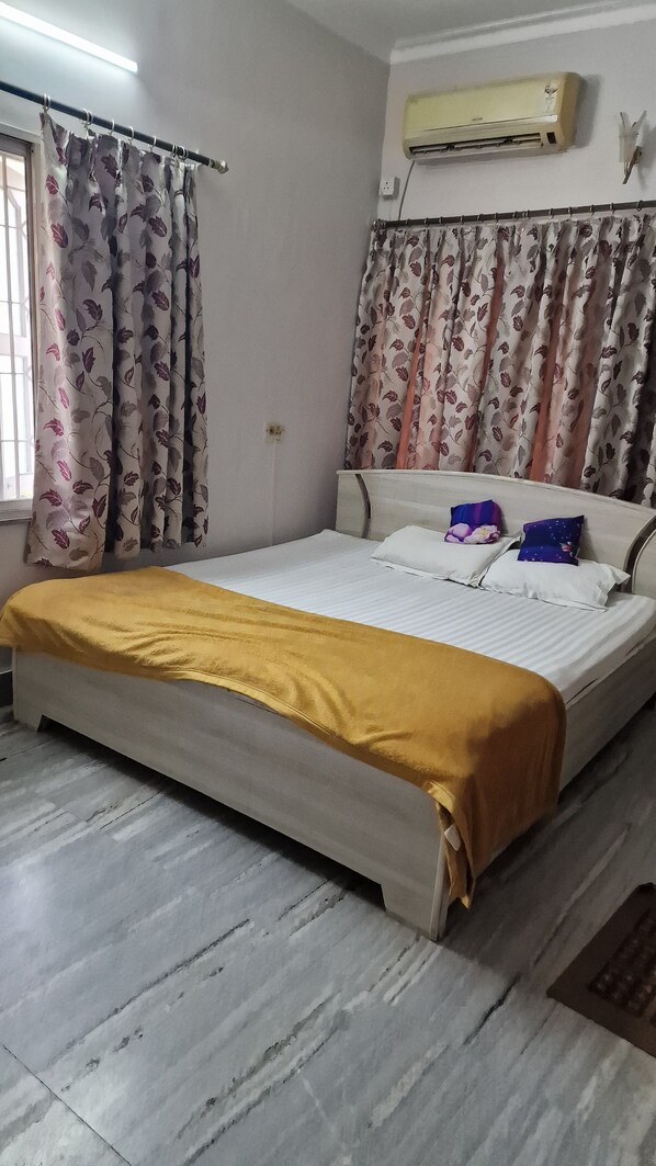 1 bedroom, WiFi, bed sheets