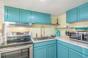 Stovetop - 1654 Ocean Lakes Pet Friendly Golf Cart⛱️🏝️🩱🌊👙☀️🐚 (Myrtle Beach)