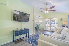 TV, offices - 1654 Ocean Lakes Pet Friendly Golf Cart⛱️🏝️🩱🌊👙☀️🐚 (Myrtle Beach)