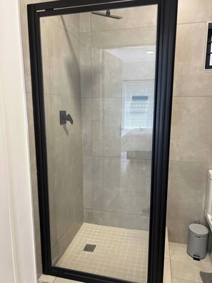 Shower - Cozy Fourways Apartment (Chartwell)