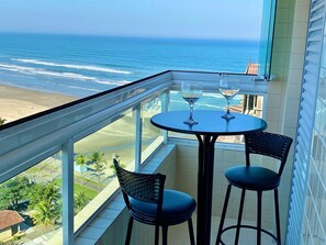 Apartment | Outdoor dining