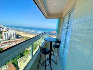 Apartment | Outdoor dining