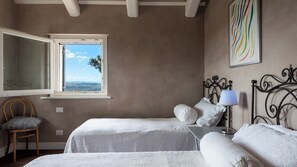 4 室のベッドルーム、アイロン / アイロン台、WiFi (無料)、ベッドシーツ