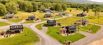 Cabin 3 One Bed Modern Luxury w Hot Tub