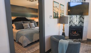 1 bedroom, desk, iron/ironing board, free WiFi - Cabin 3 One Bed Modern Luxury w Hot Tub (Davis)