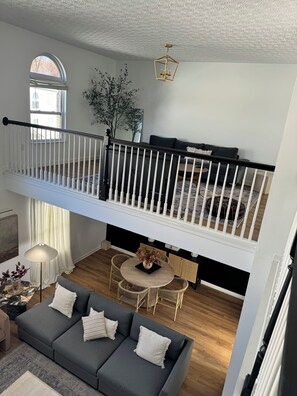 Living area - Business Traveler's Haven near Intel & New Albany Tech Hubs. (Pataskala)