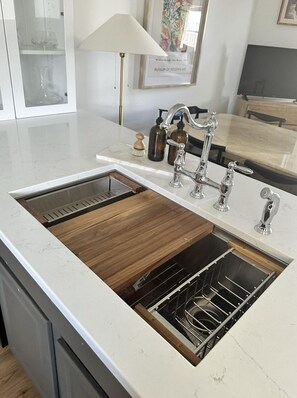 Private kitchen - Business Traveler's Haven near Intel & New Albany Tech Hubs. (Pataskala)