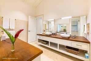Villa, 4 Schlafzimmer, eigener Pool, Gartenblick | Eigene Küche