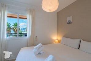 2 slaapkamers, een strijkplank/strijkijzer, gratis wifi, beddengoed