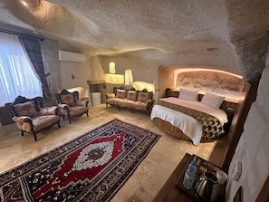 Superior-Doppelzimmer, 1 King-Bett | Bettwäsche aus ägyptischer Baumwolle, hochwertige Bettwaren, Minibar