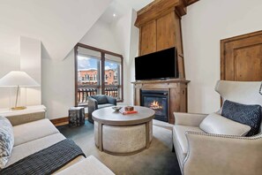 TV, fireplace - The Aspen Mountain Residences 39AB (Aspen)