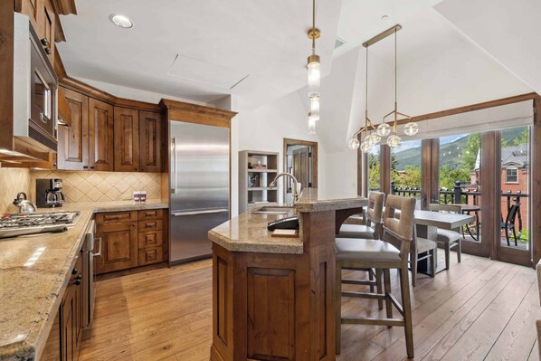 Fridge, microwave, stovetop, dishwasher - The Aspen Mountain Residences 39AB (Aspen)