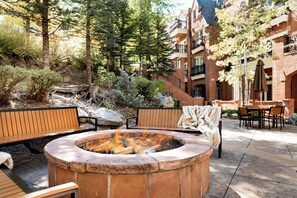 Outdoor dining - The Aspen Mountain Residences 48BC - 2 Bedroom Residence (Aspen)