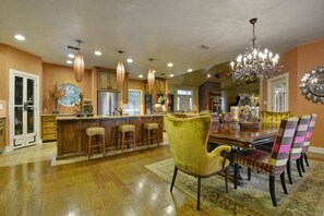 Dining - Luxurious 4000 Sq Ft Retreat on 5 Acres – Just Minutes from Austin (Kyle)