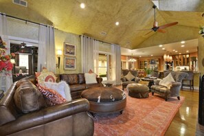 Living area - Luxurious 4000 Sq Ft Retreat on 5 Acres – Just Minutes from Austin (Kyle)
