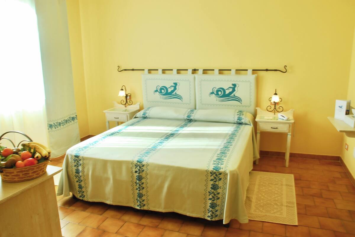 Room | 1 bedroom, in-room safe, cots/infant beds, free WiFi