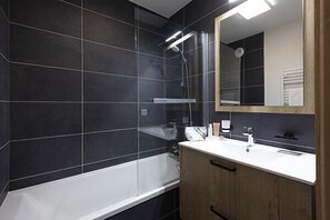 Shower - Wifi, fitness, sauna, hammam, parking, tv, ski locker, 48m², Les 2 Alpes (Les Deux Alpes)