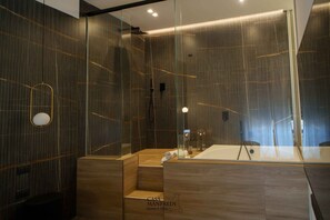 Deep-soaking bathtub - Duomo Rooms - Manfredi Homes&Villas (Manfredonia)