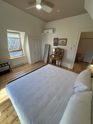 5 habitaciones, escritorio, tabla de planchar con plancha y wifi 