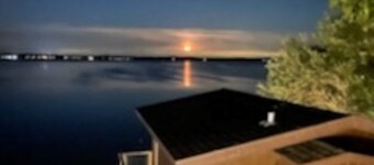 Relaxi-Cabin. On the water!!
Beautiful sunrises and fun place to relax!!