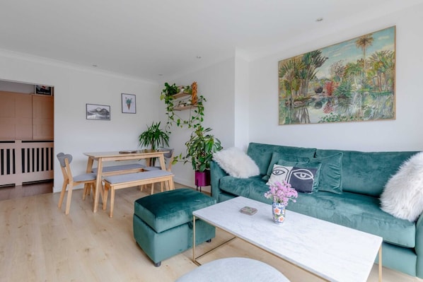 Basic Apartment | Living area