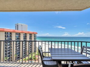 Outdoor dining - ⭐Beach Front-Fabulous Views-Free Beach Service-Summerhouse 1012C⭐ (Panama City)