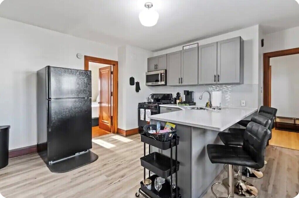 Bayview 2BR Near Lake Michigan with Wi-F