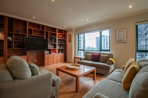 Basic Apartment | Living area - Elegant 4B 2B Unit in Melbourne CBD w/ Parking! (Melbourne)