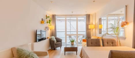 Basic Apartment | Living area | TV