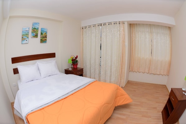 3 bedrooms, free WiFi, bed sheets