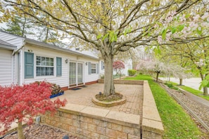 Property grounds - Spacious Studio - 5 Mi to MGM Northfield Park! (Maple Heights)