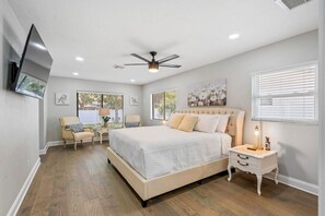 4 bedrooms, iron/ironing board, free WiFi, bed sheets - Florida Haven 4/2.5 Vacation Ready Home! Book Now! (Seminole)