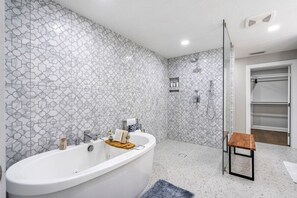 ヘアドライヤー、タオル