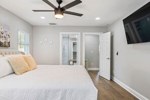 4 室のベッドルーム、アイロン / アイロン台、WiFi (無料)、ベッドシーツ