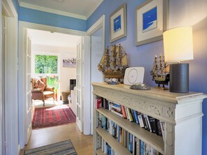 Interior - 4 bedroom accommodation in Rock (Rock)